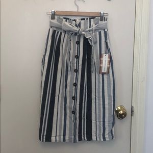 Forever 21 Classic Heroine line skirt - NWT
